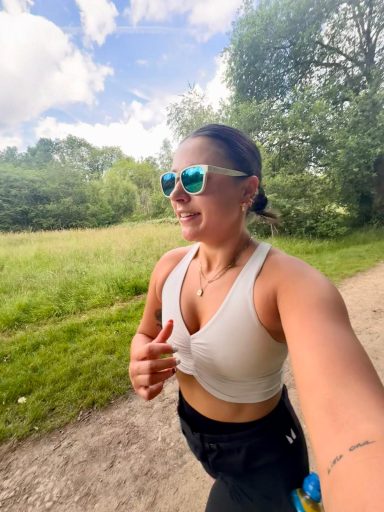 Ticky running in Reefyll sunnies.